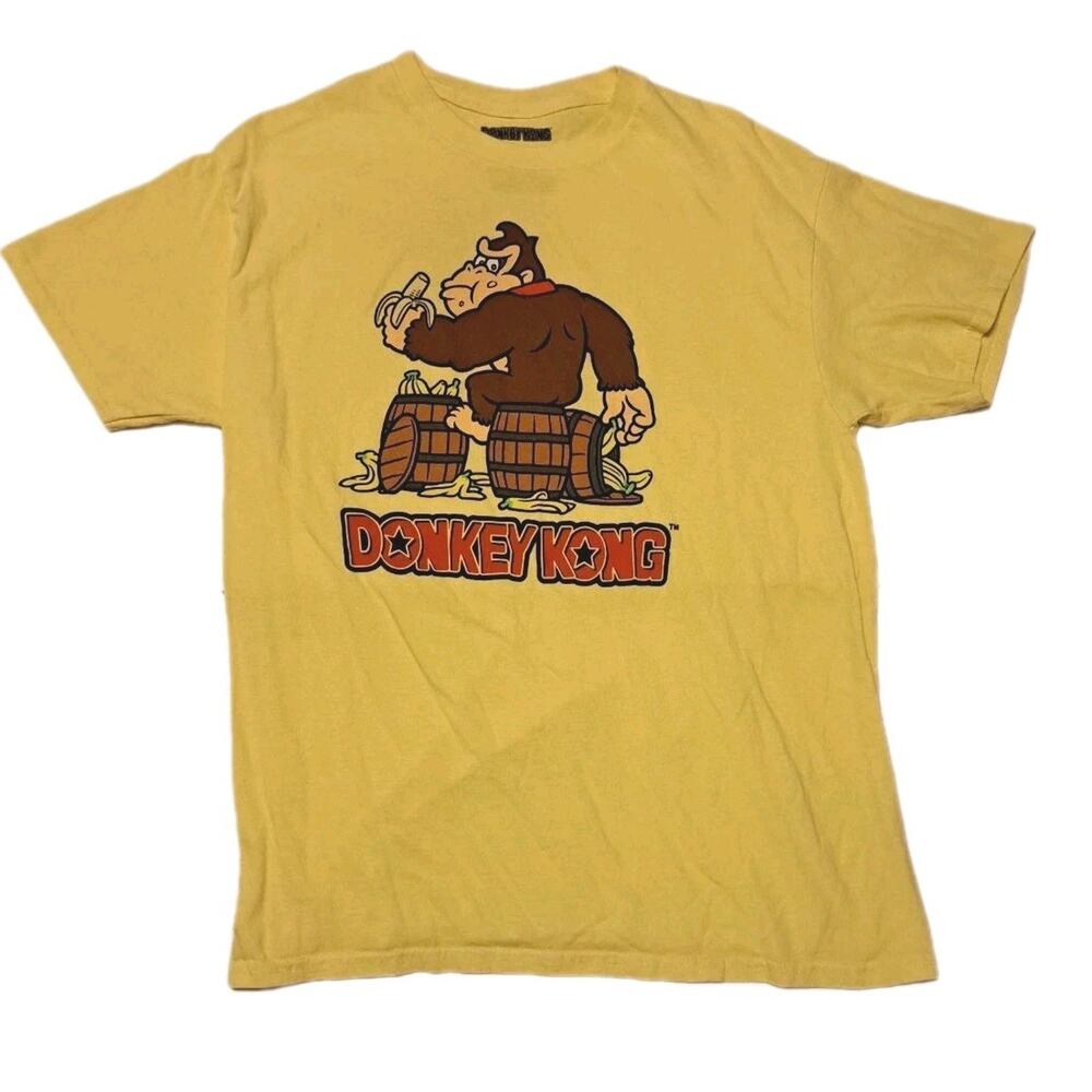 Donkey Kong Men’s Large Yellow Nintendo T-Shirt Sitting on Barrels Graphic Tee